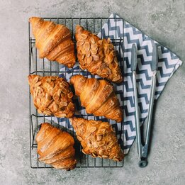 Pain au Chocolat aux Amandes